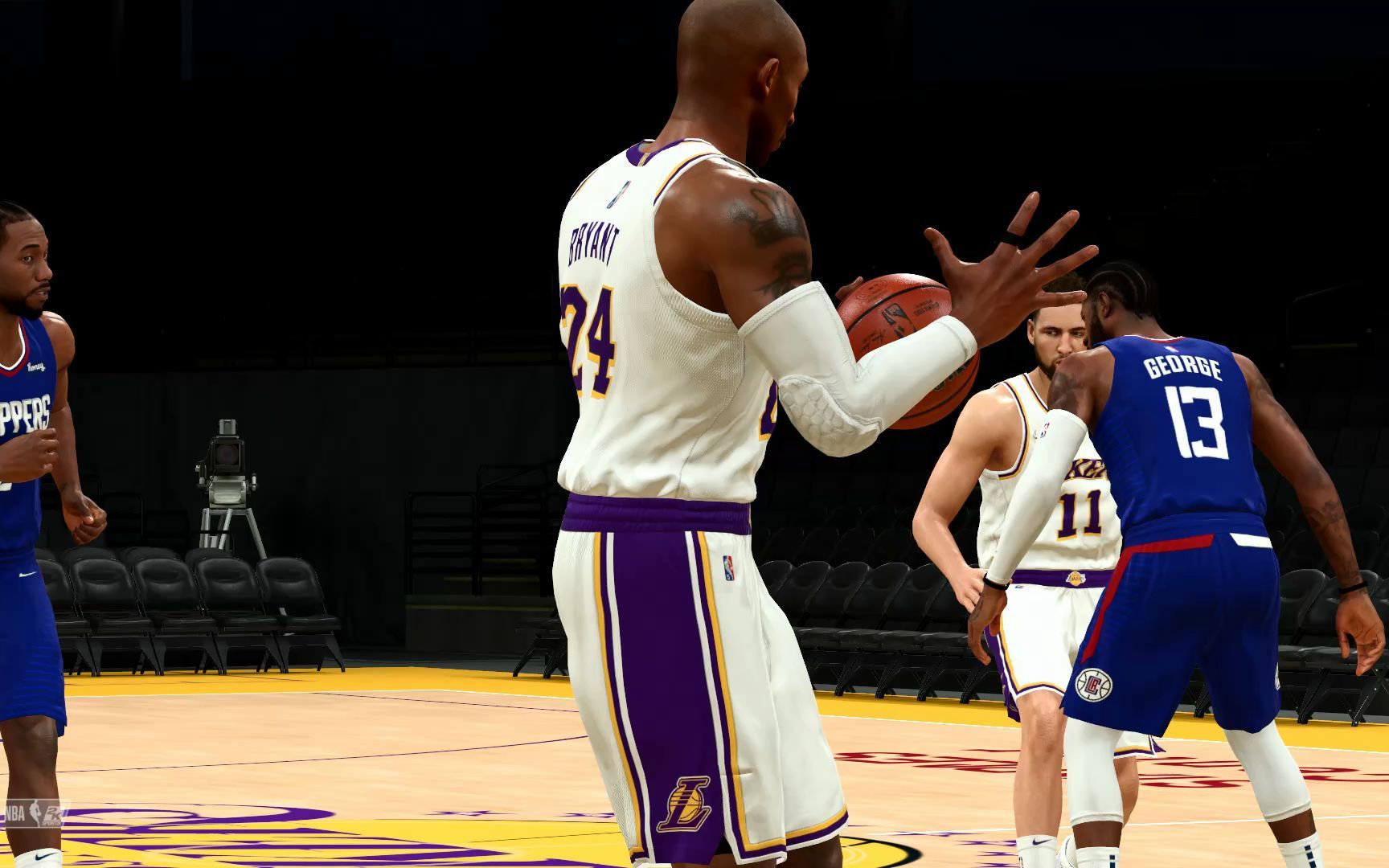 nba 2k22 湯普森不看人妙傳科比單手滯空劈扣暴扣