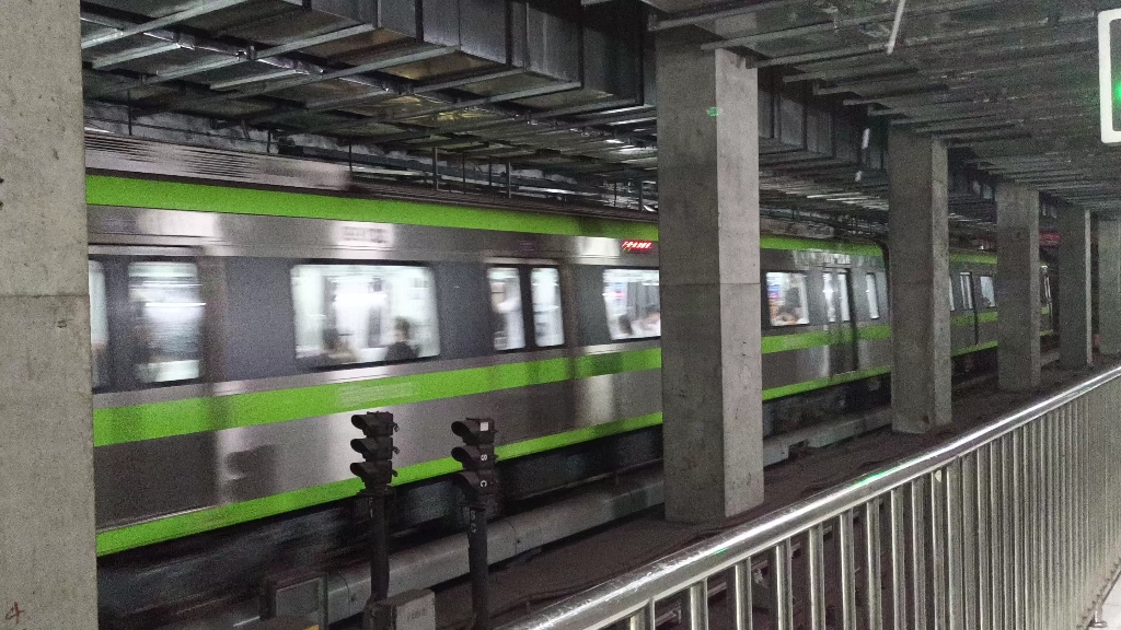 地铁六里桥东站图片