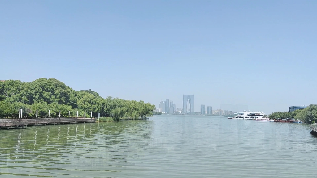 清晨的金鸡湖一撇