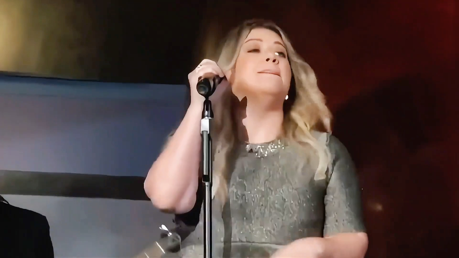 [图]“你真的要止步于此吗？逆风翻盘就是现在！”#欧美音乐#stronger #kellyclarkson