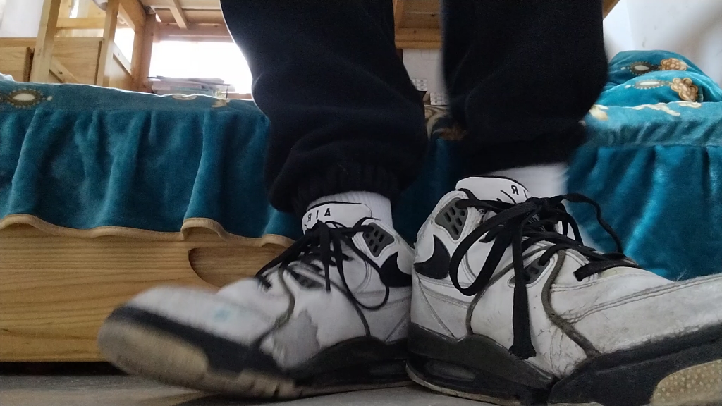 打完篮球,脱一下nike air fight放松~(运动使我快乐)