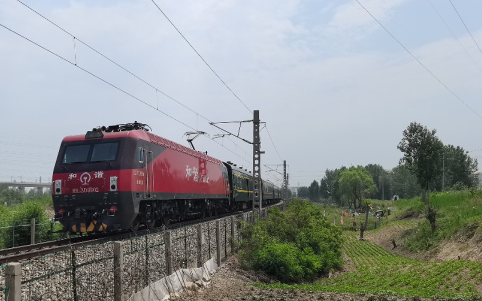 沈局沈段hxd3d0002牵引k2048次列车(沈阳北→西安)通过沟海线34公里