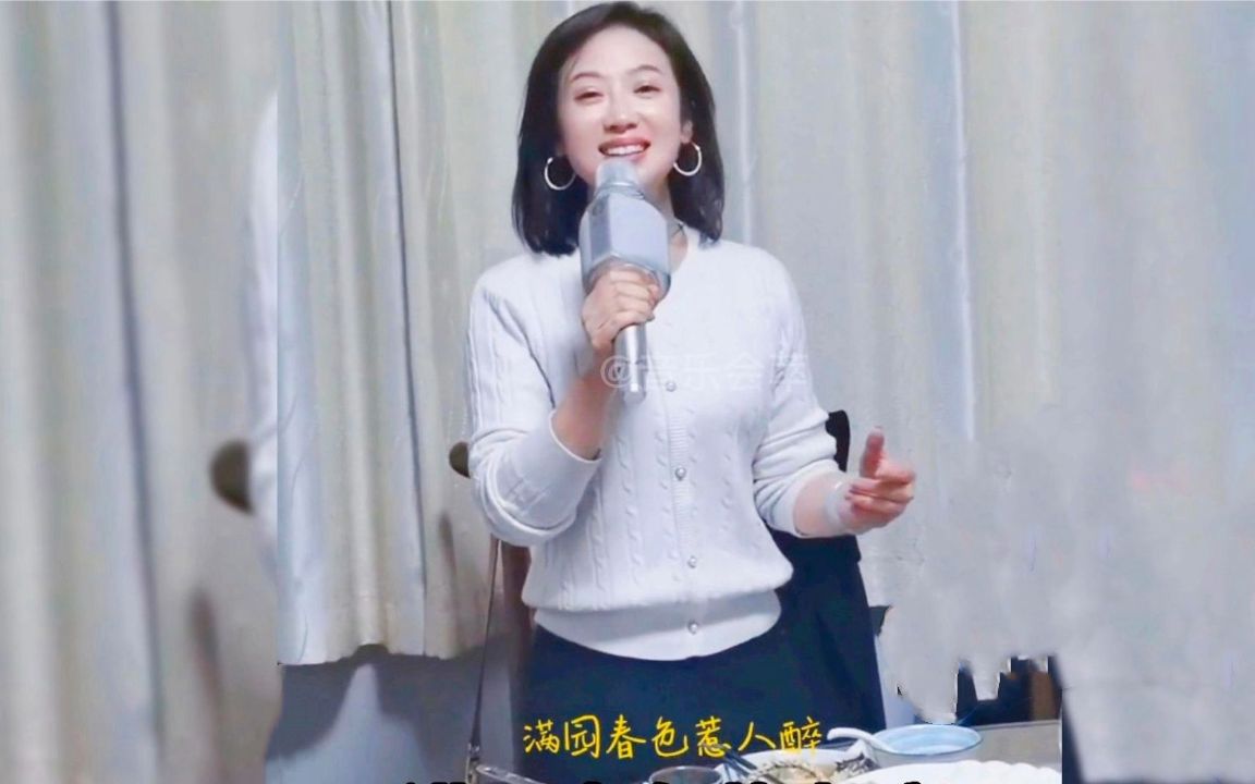 [图]假如唱《女儿情》有排名，这位酒桌上的美女能排第几？