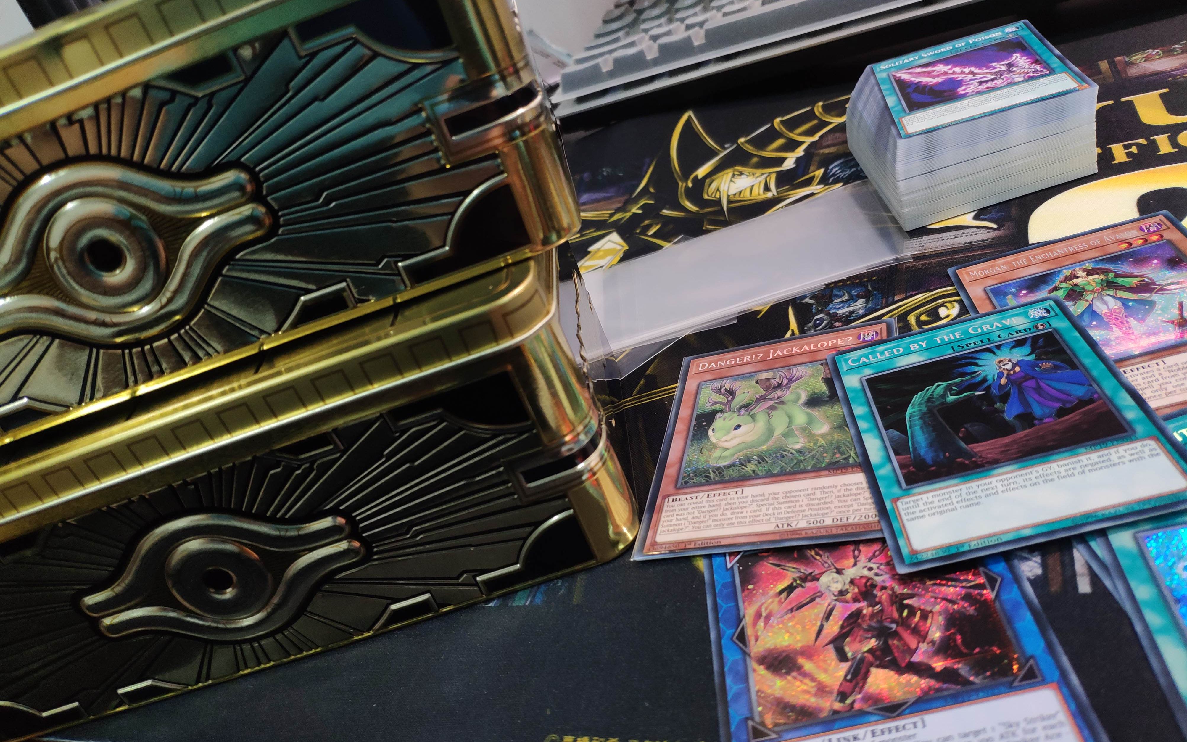 【游戏王】游戏王mp19黄金柜铁盒开盒x2,为什么妹子这么多,不过我喜欢