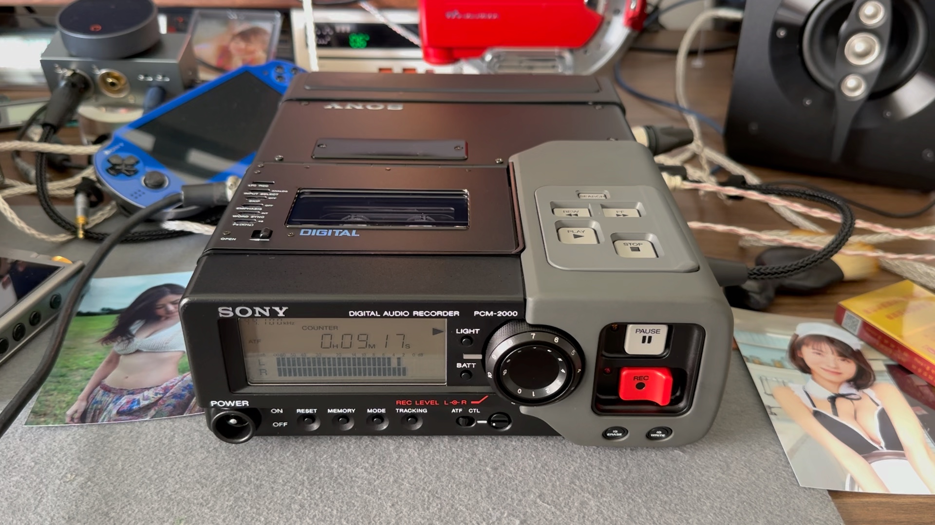 索尼pcm2000 dat 试听～ 条件有限,手机录的.