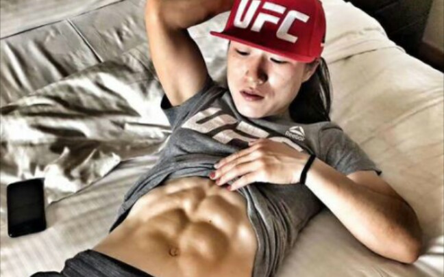 [图]UFC冠军张伟丽的筋膜训练 - 如何训练整体核心力量