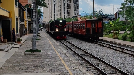 石屏小火车异龙号石屏一道发车