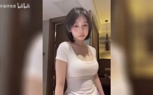 [图]禾呈女士直播事故忘关摄像头，黑森林一览无遗，网友看傻眼