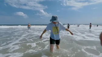 Скачать видео: 夏天海边溜达