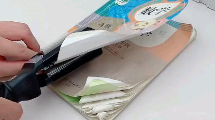 这样拉直卷角课本_哔哩哔哩_bilibili