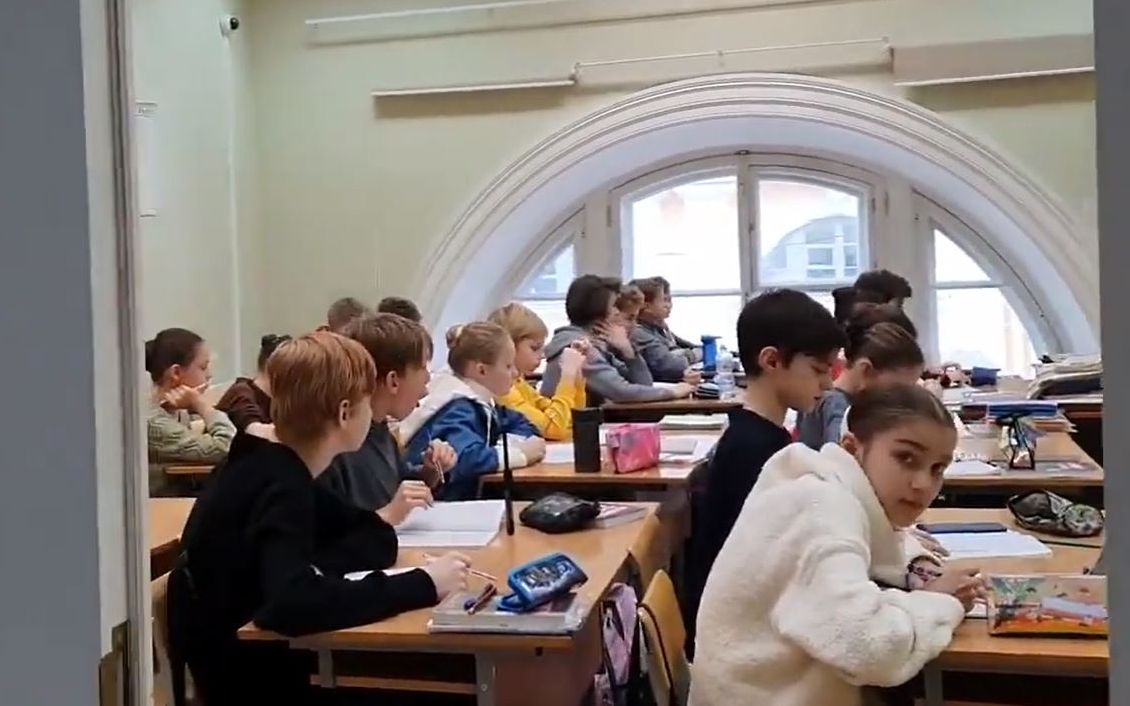 [图]在瓦岗诺娃芭蕾学院的走廊里走一走， 看看学生们上课.... Vaganova Ballet Academy