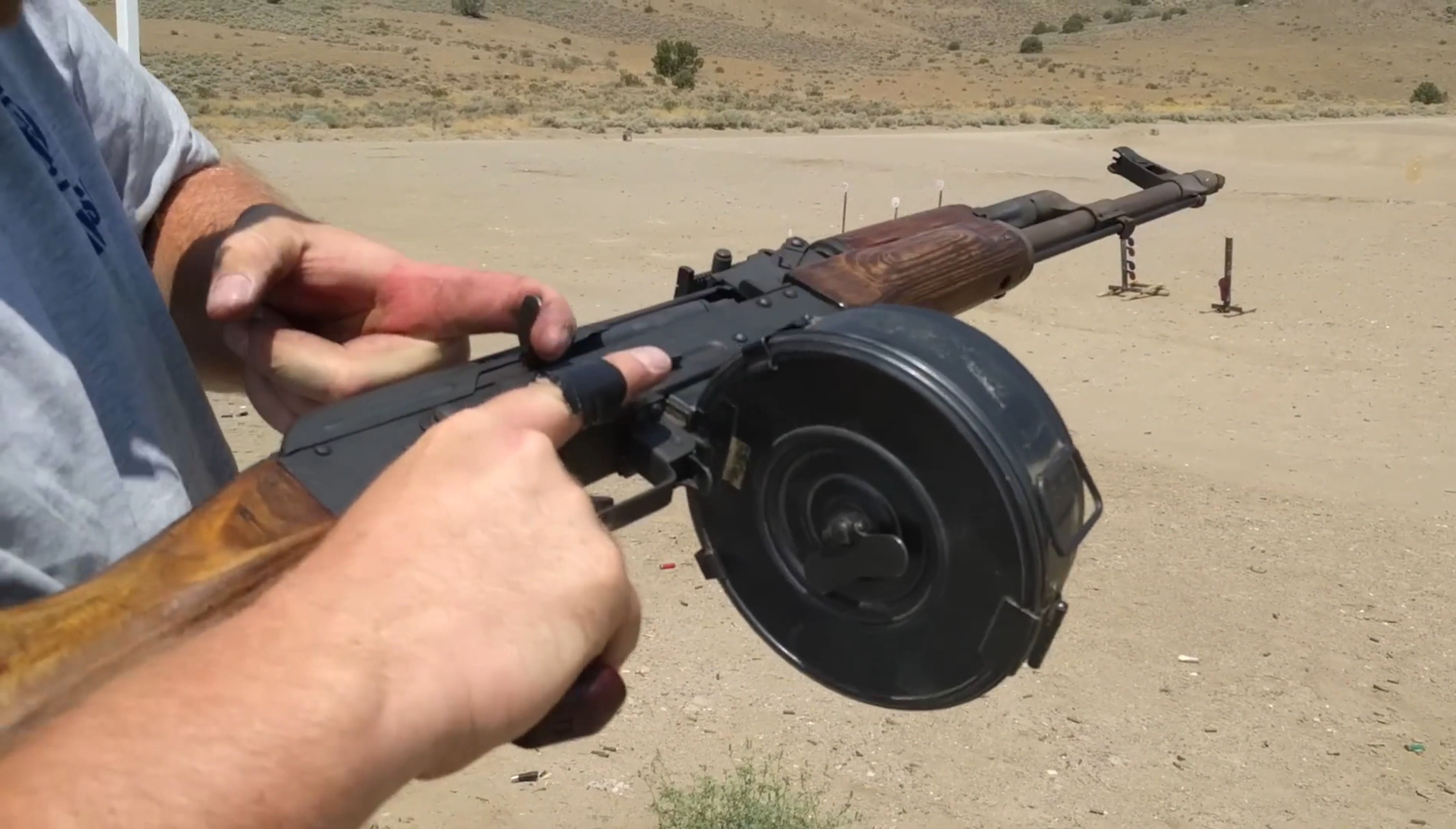 全自动ak弹鼓,不讲武德