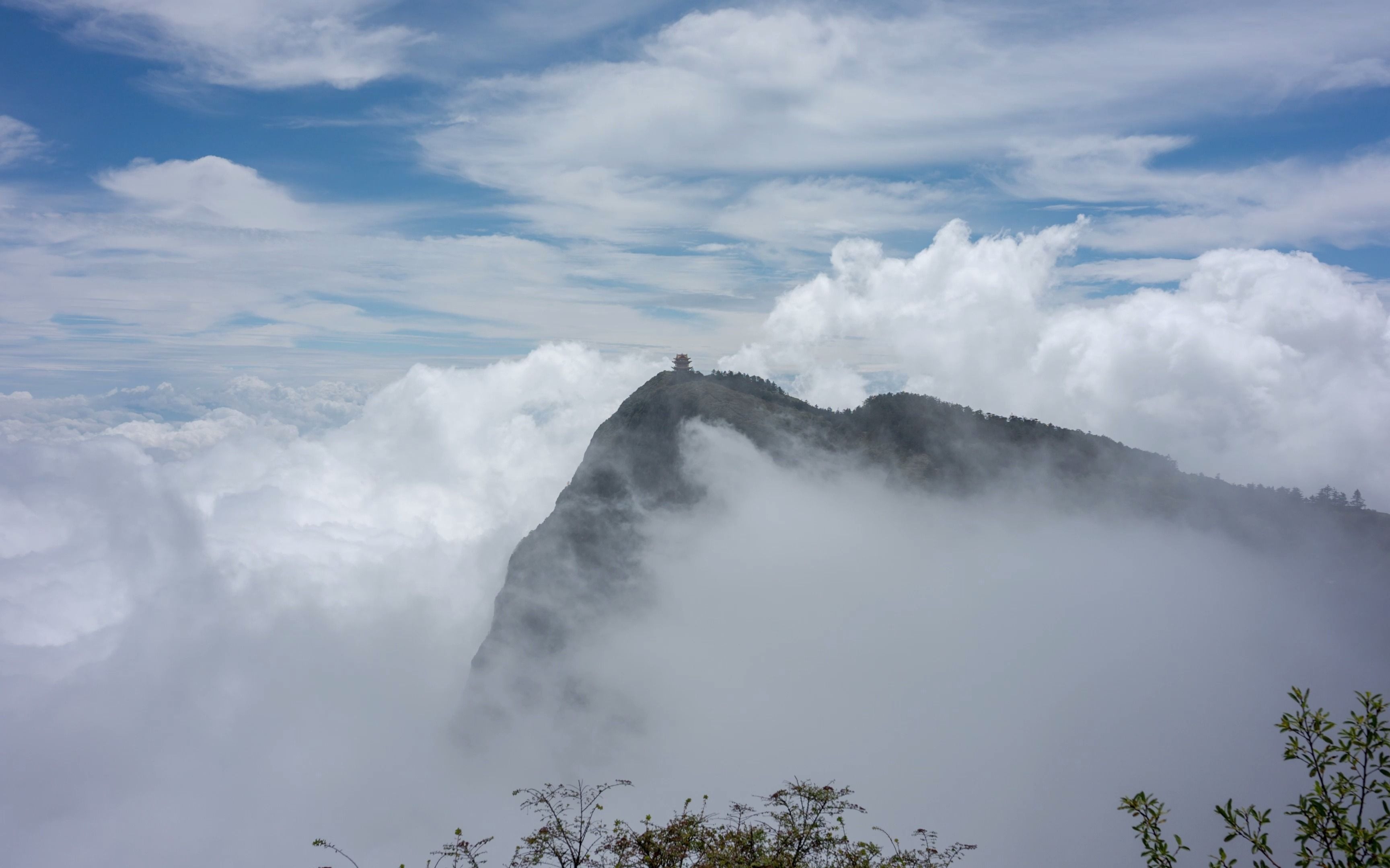 峨边最高的山图片