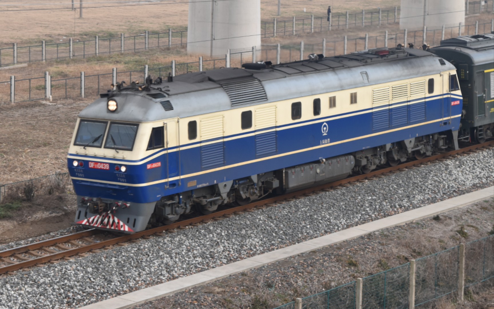 独属于内燃机车的震撼·上局徐段df11-0439牵引k564盐城站12道发车.