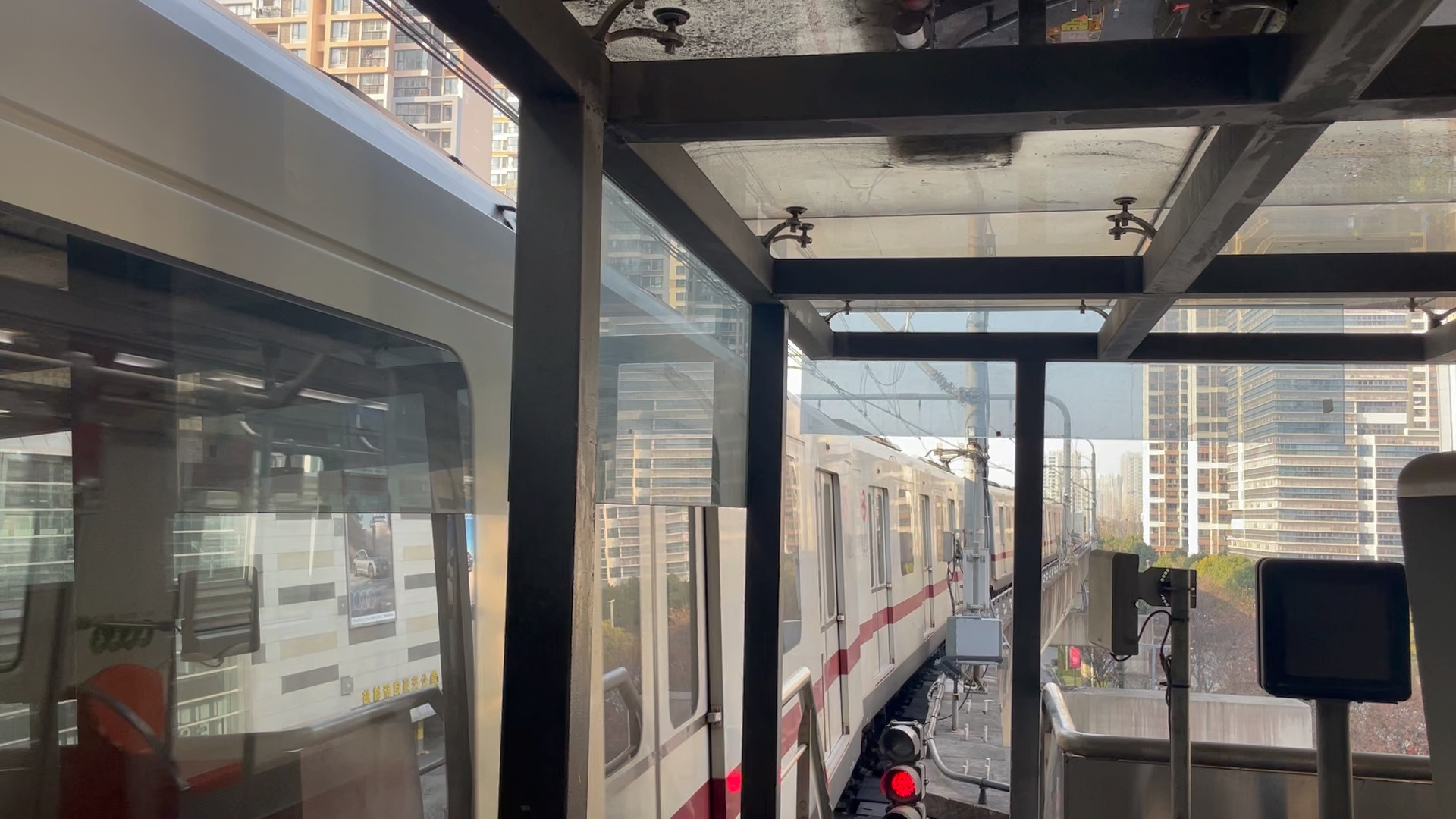 上海地铁11号线黑奶咖图片