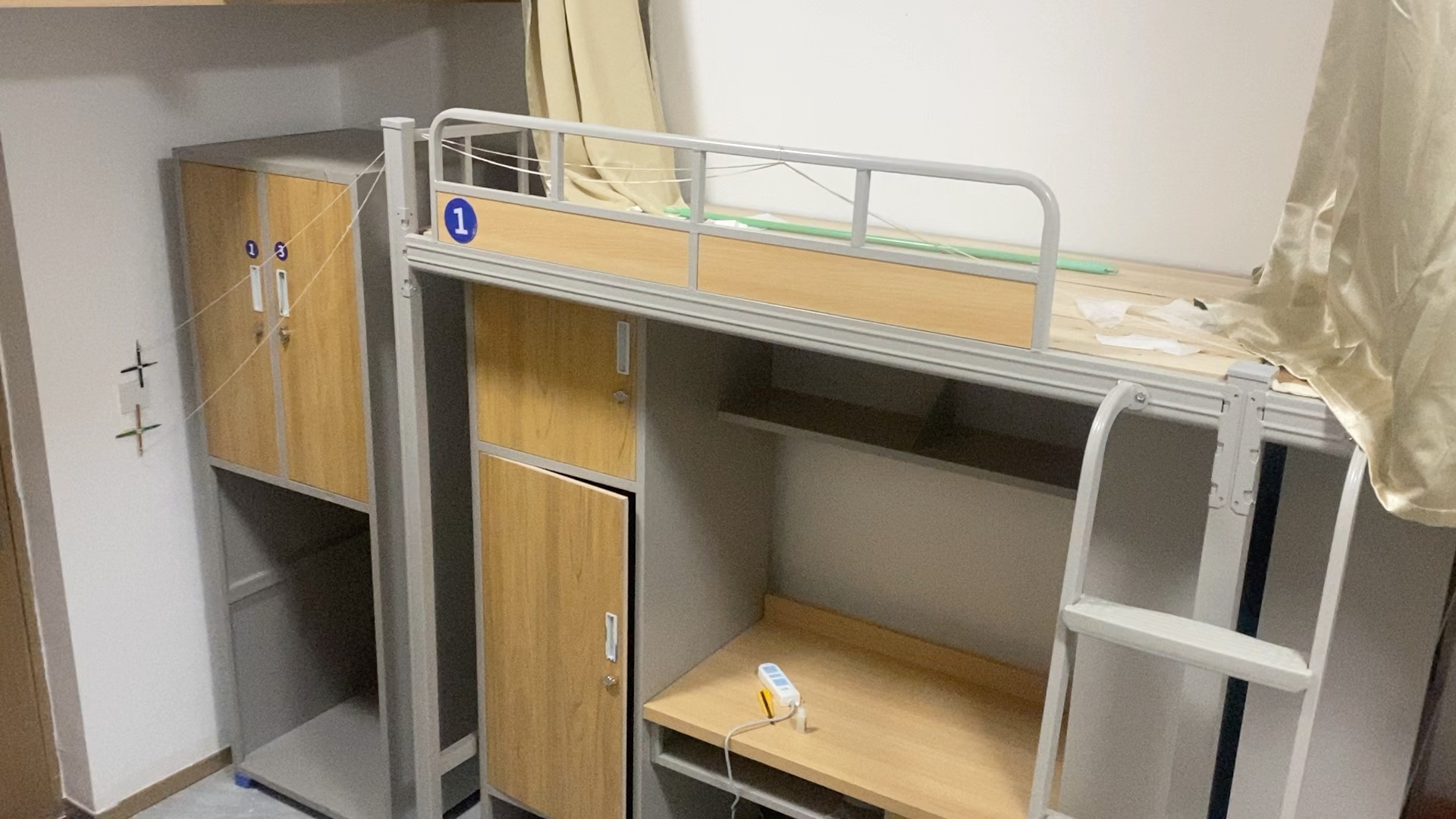 来南昌工学院的第三天,自制宿舍关灯神器男幼师日常,男孩子的快乐就是