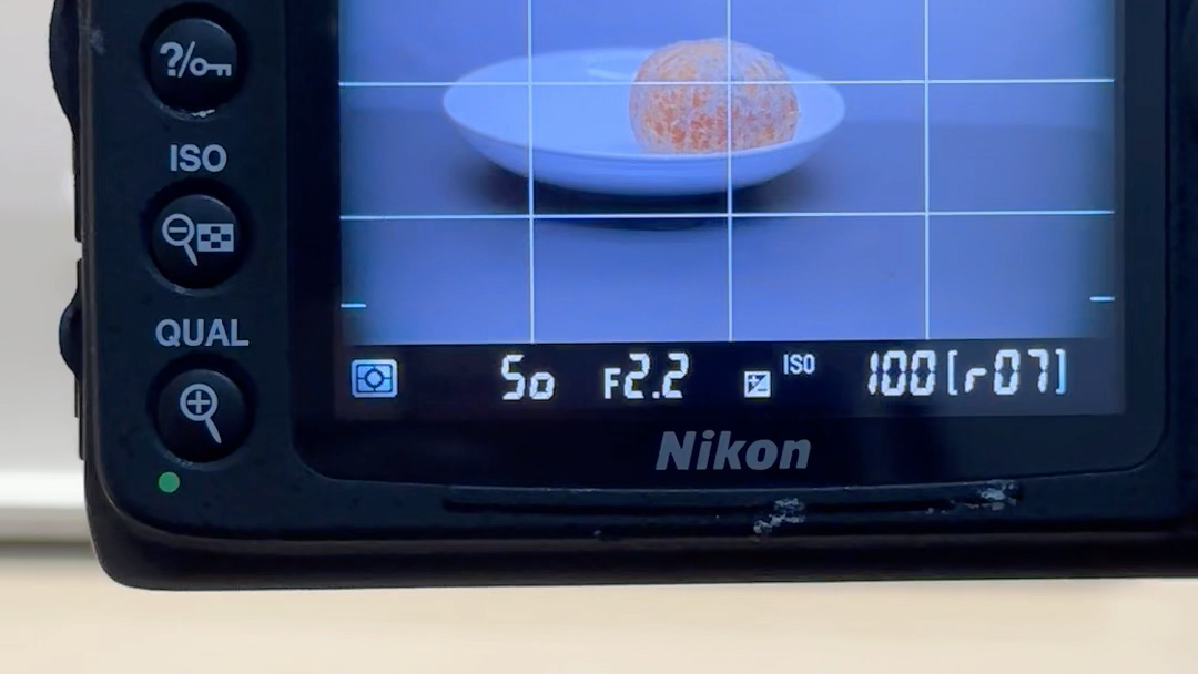 尼康d7000屏幕对焦后变暗是怎么回事?