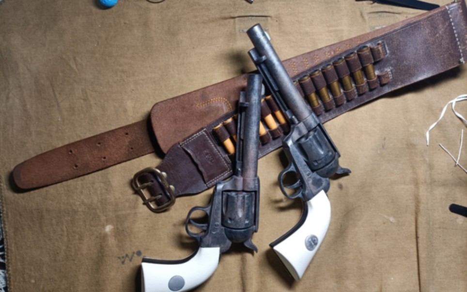 西部枪手拔枪方式-比尔阿金斯式拔枪法(荒野大表哥2里