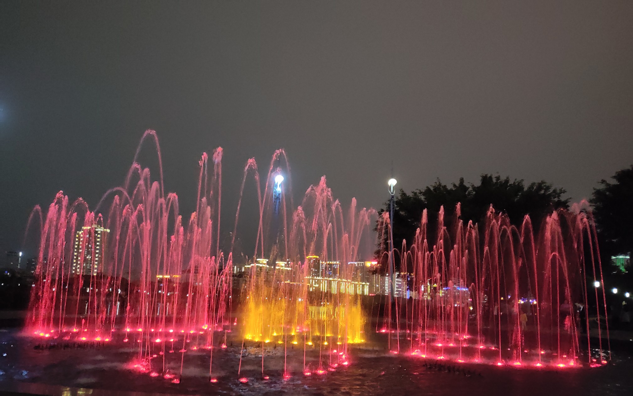 成安南湖公园音乐喷泉图片