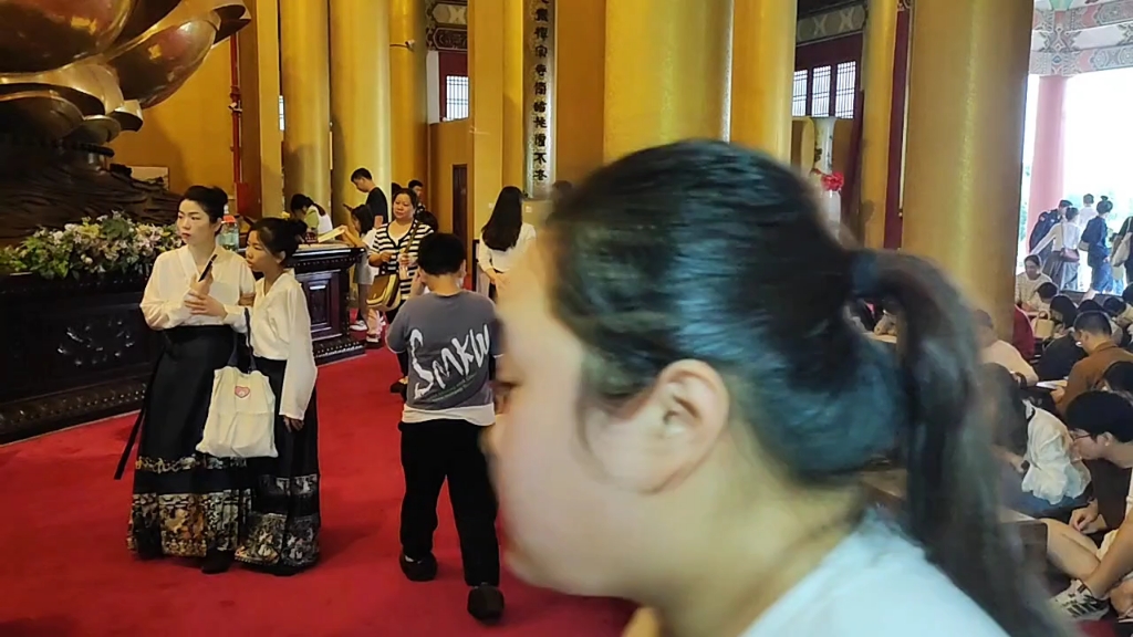 通天阁中供奉的天冠弥勒佛太震撼了吧