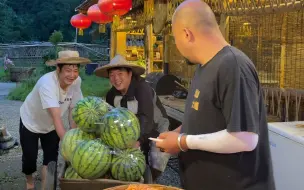 Скачать видео: 清凉一夏，简简单单吃个夏日火锅。