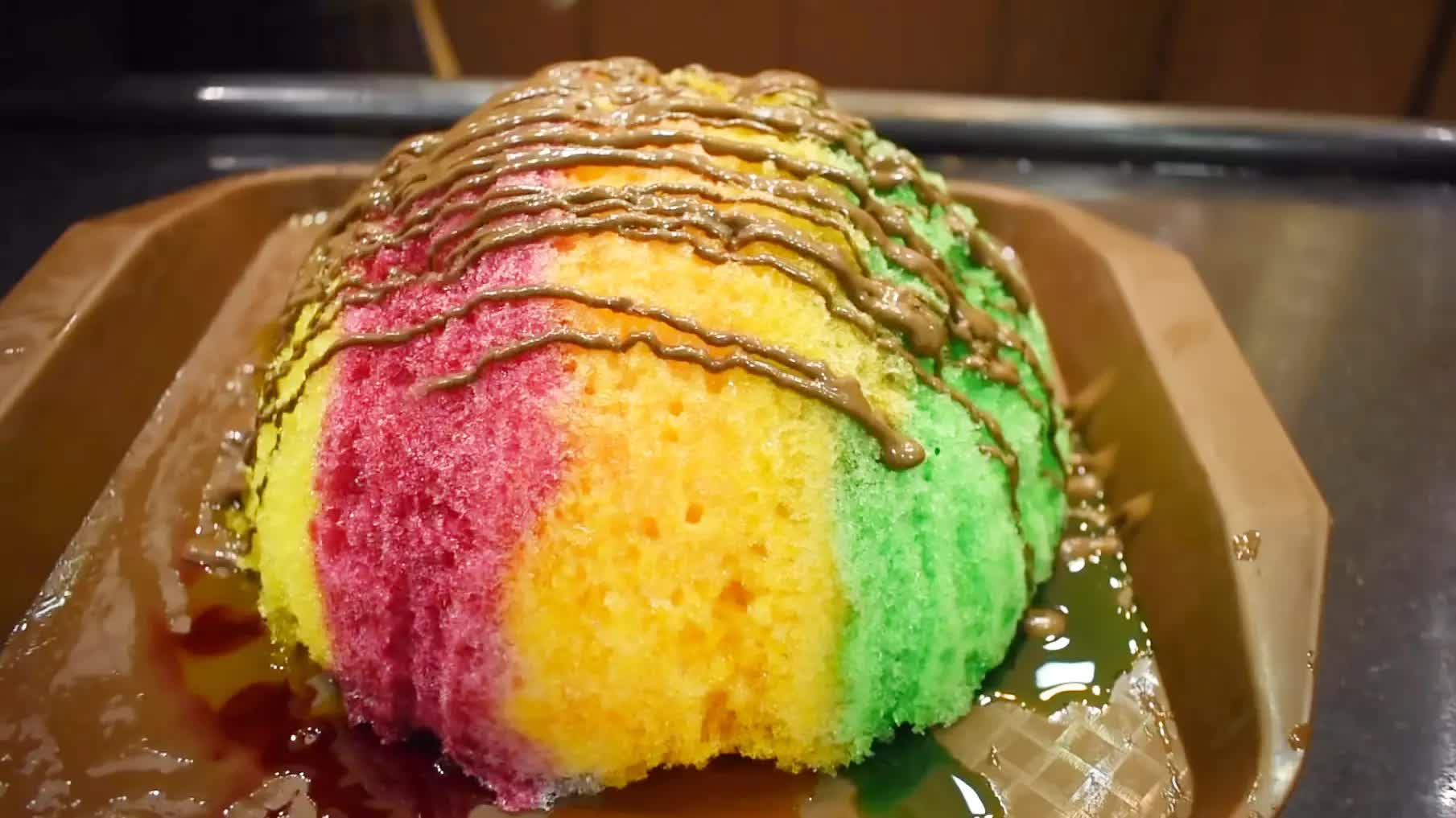 印度爆款彩虹刨冰你吃过吗?淋上五颜六色的果汁,巨大一份超诱人