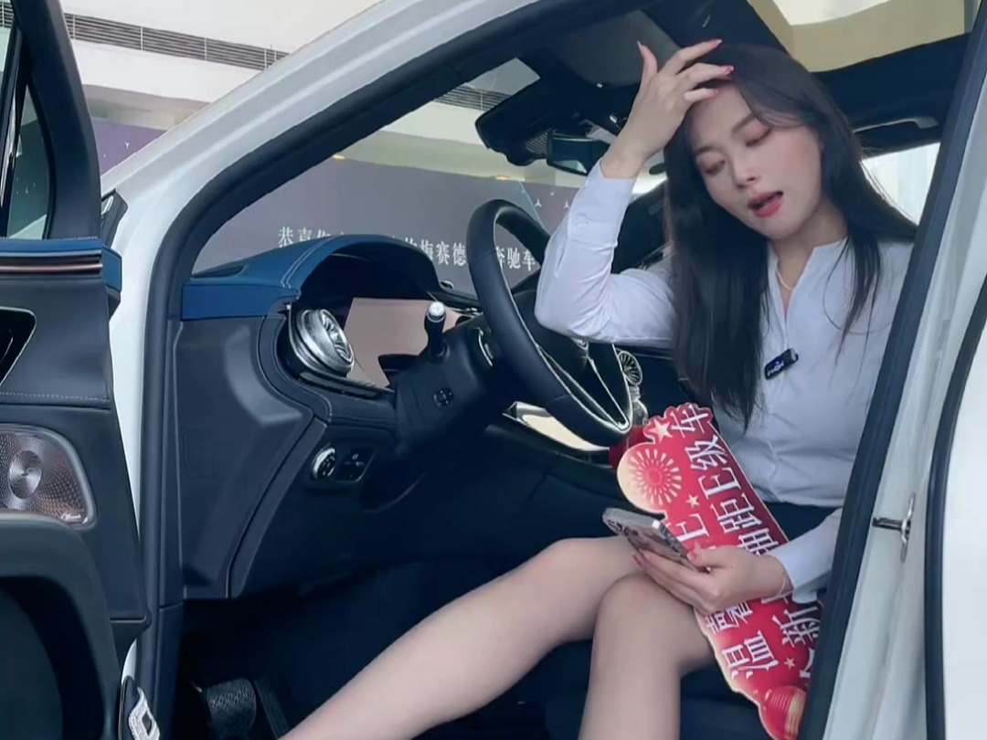 大长腿美女汽车主播0704 (93)