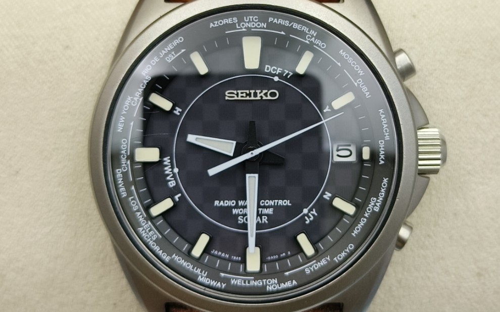 精工钛合金六局光动能电波男表