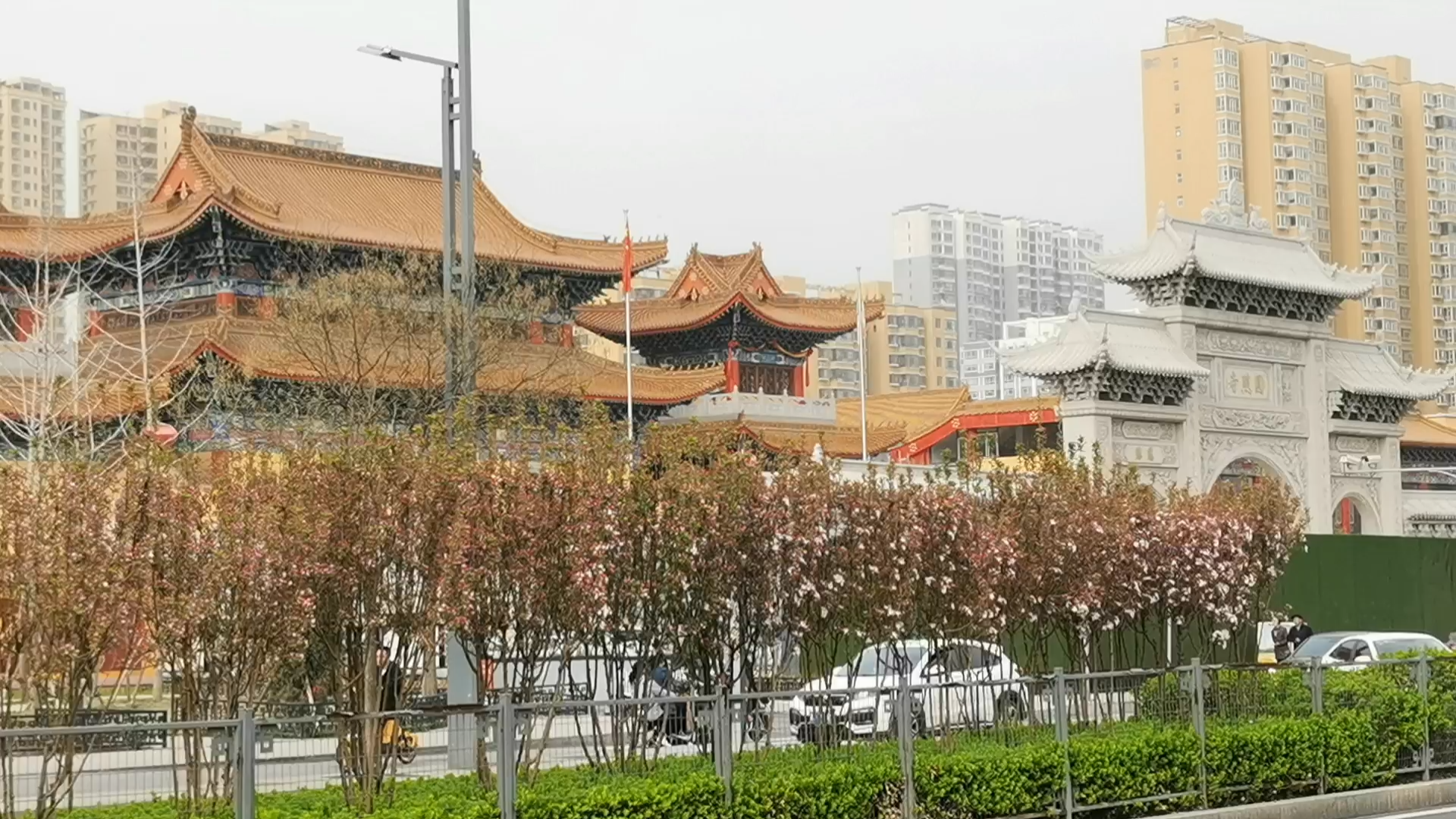 走走看看:来到重修扩建后的太原小店圆照寺转转