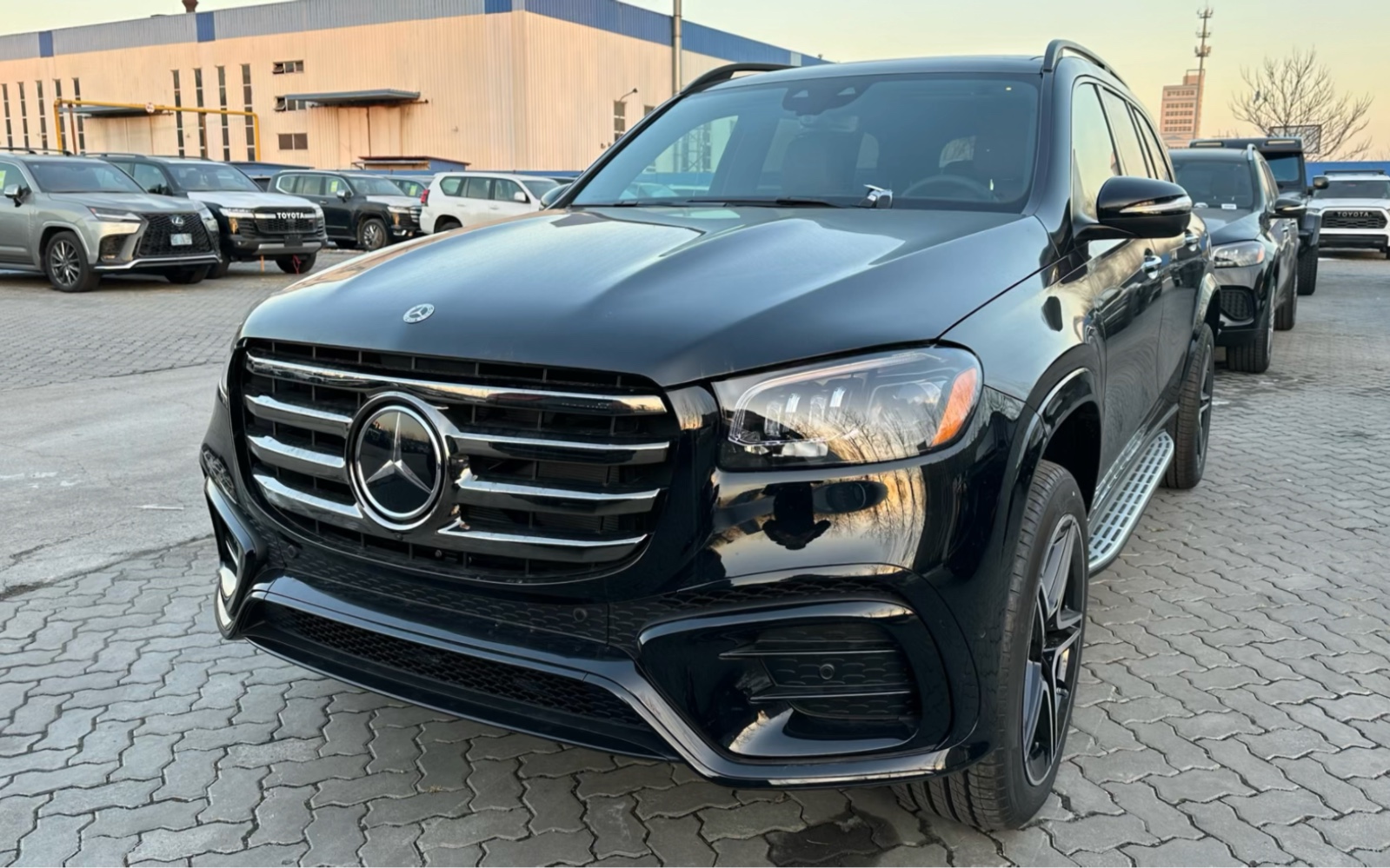 24款美规奔驰gls450amg暗夜电吸门带踏板配置行情解析