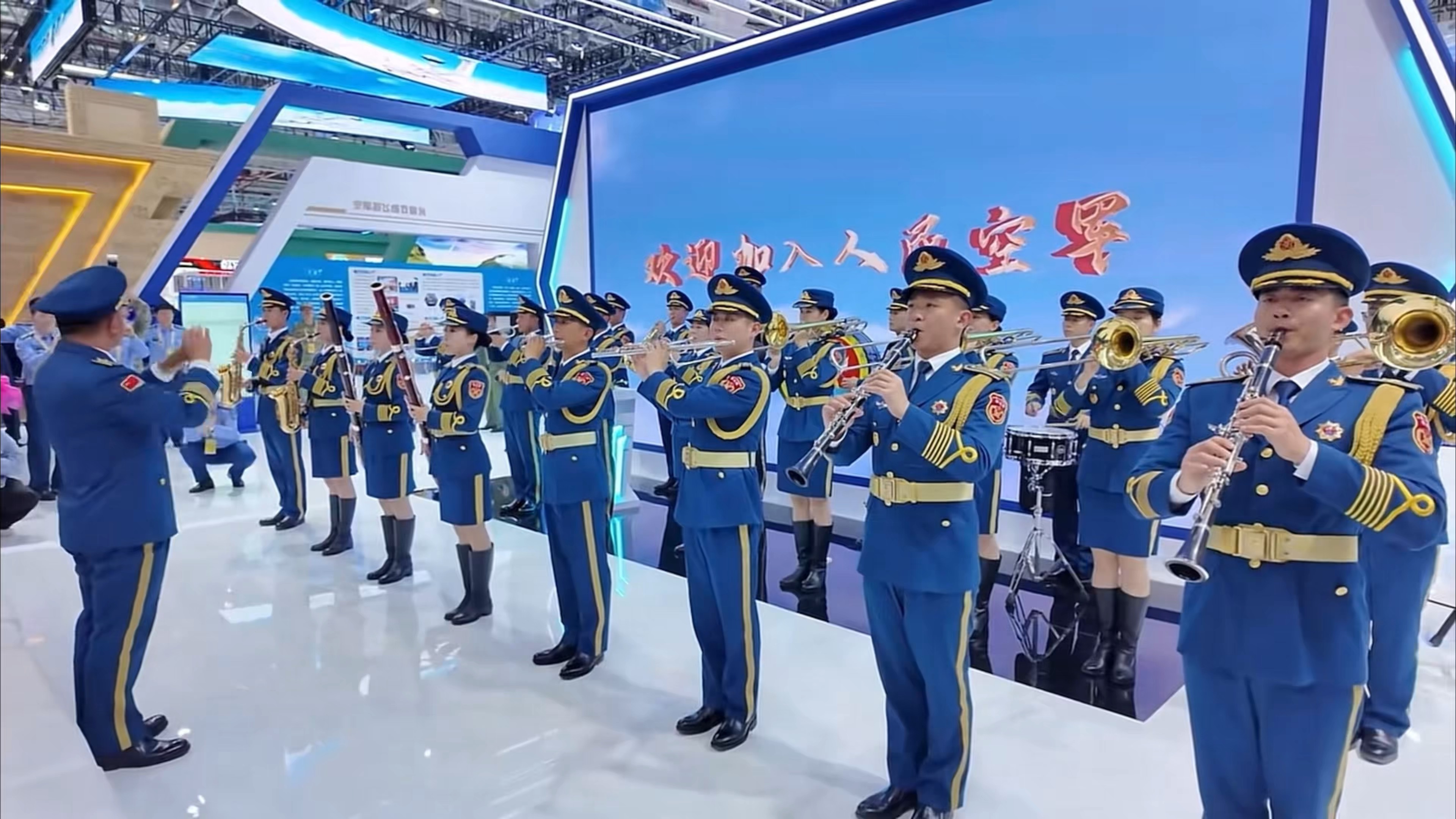 【钢铁洪流进行曲】珠海航展空军军乐团现场演奏 指挥:马铭哔哩哔哩bilibili