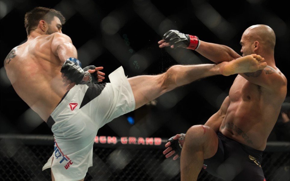 英文字幕天生杀手康迪特的踢拳教学