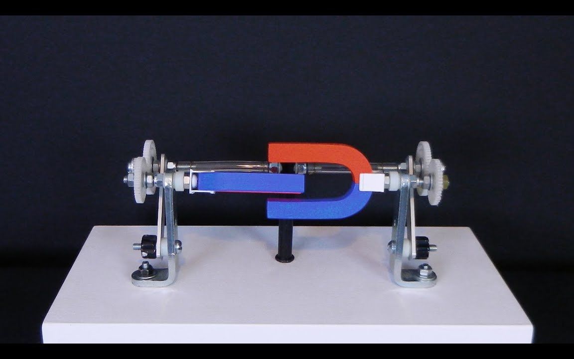 两块"马蹄"形磁铁驱动的永动机