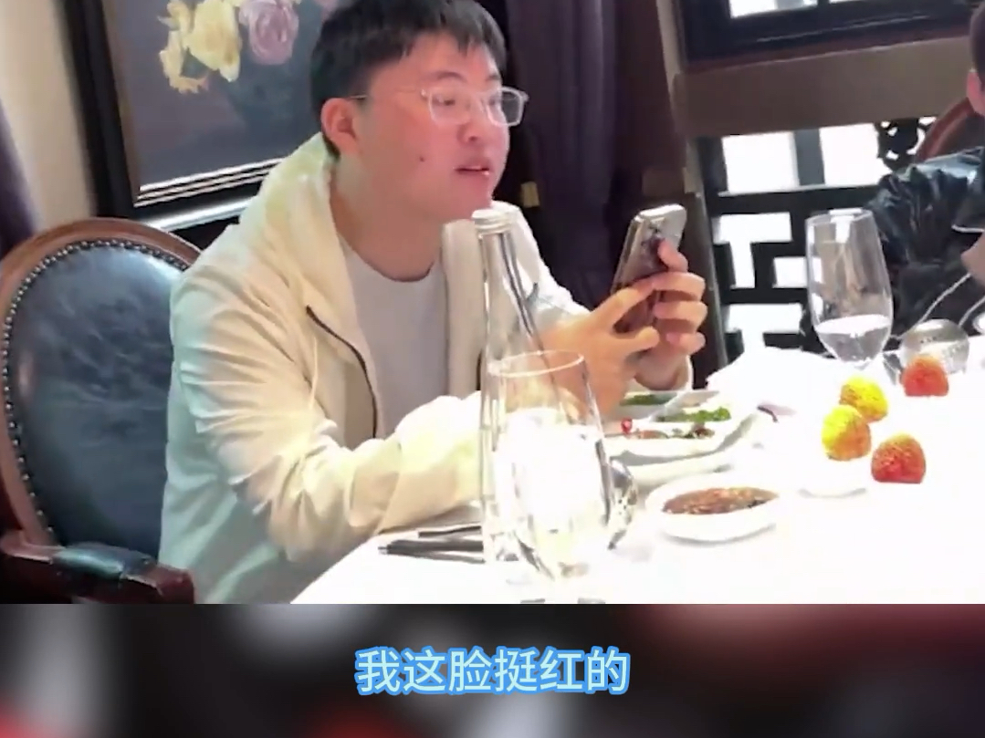 uzi队线下聚餐,aj化身流量小鬼狂吃流量