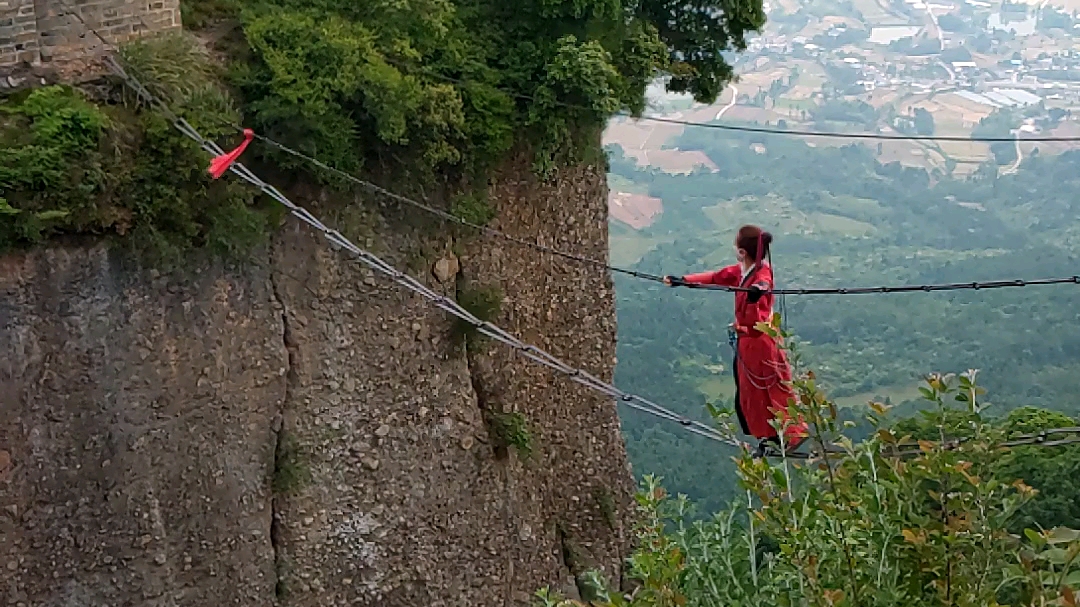四川窦团山铁锁飞人
