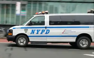 下载视频: 【NYPD】纽约警察局109分局雪佛兰Express VAN警车出警街拍