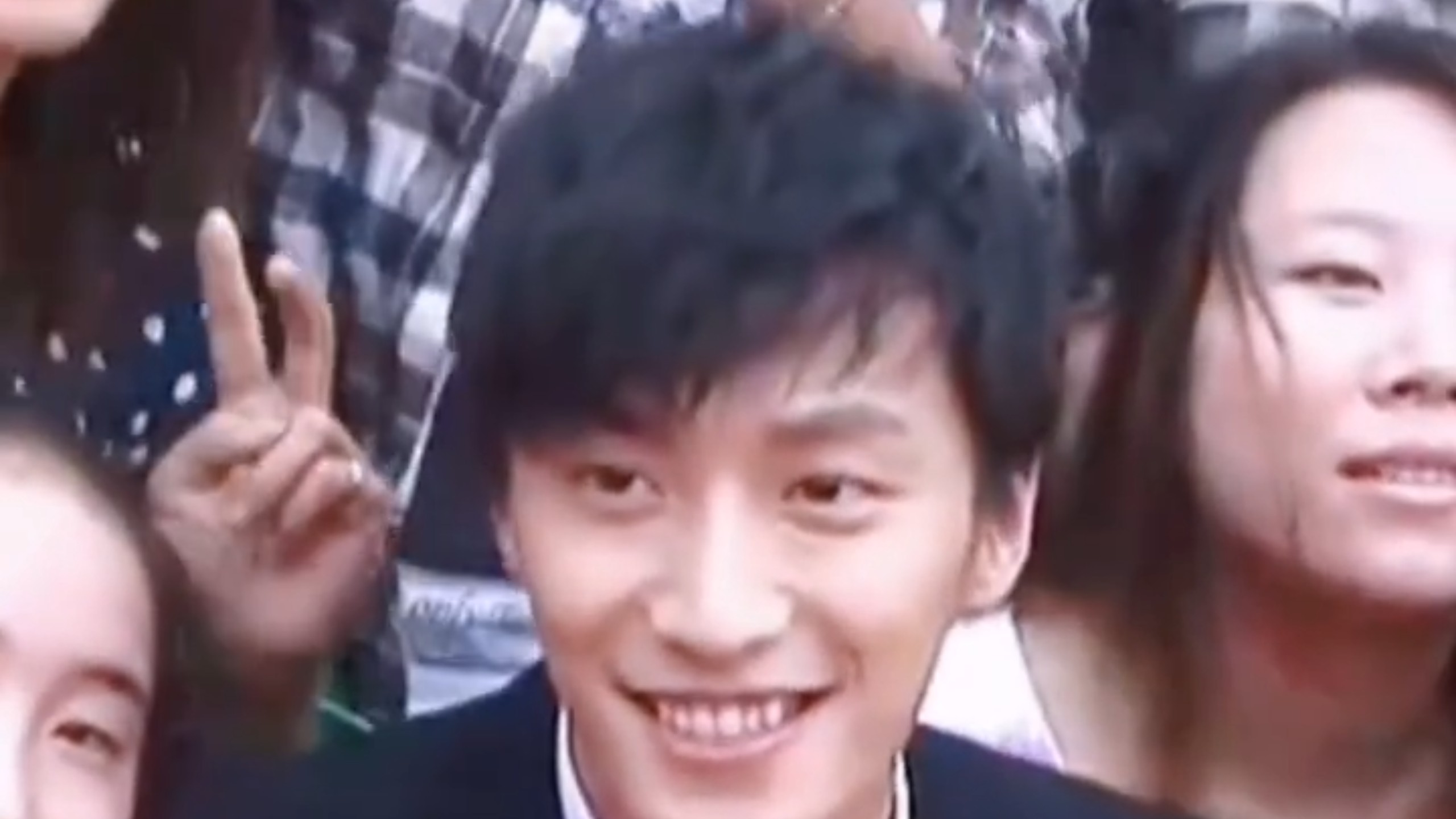 2011江阴活动现场，Kimi乔任梁温柔的笑容