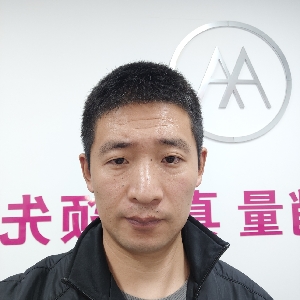 小哥胡修车