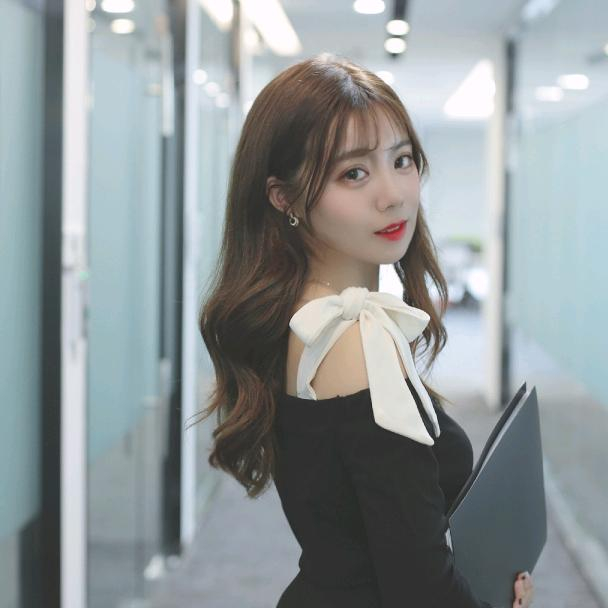 第一秘书我叫桃子一家公司的老板