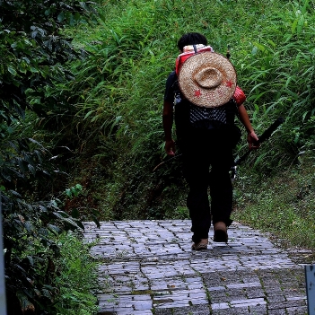 00后重走长征路