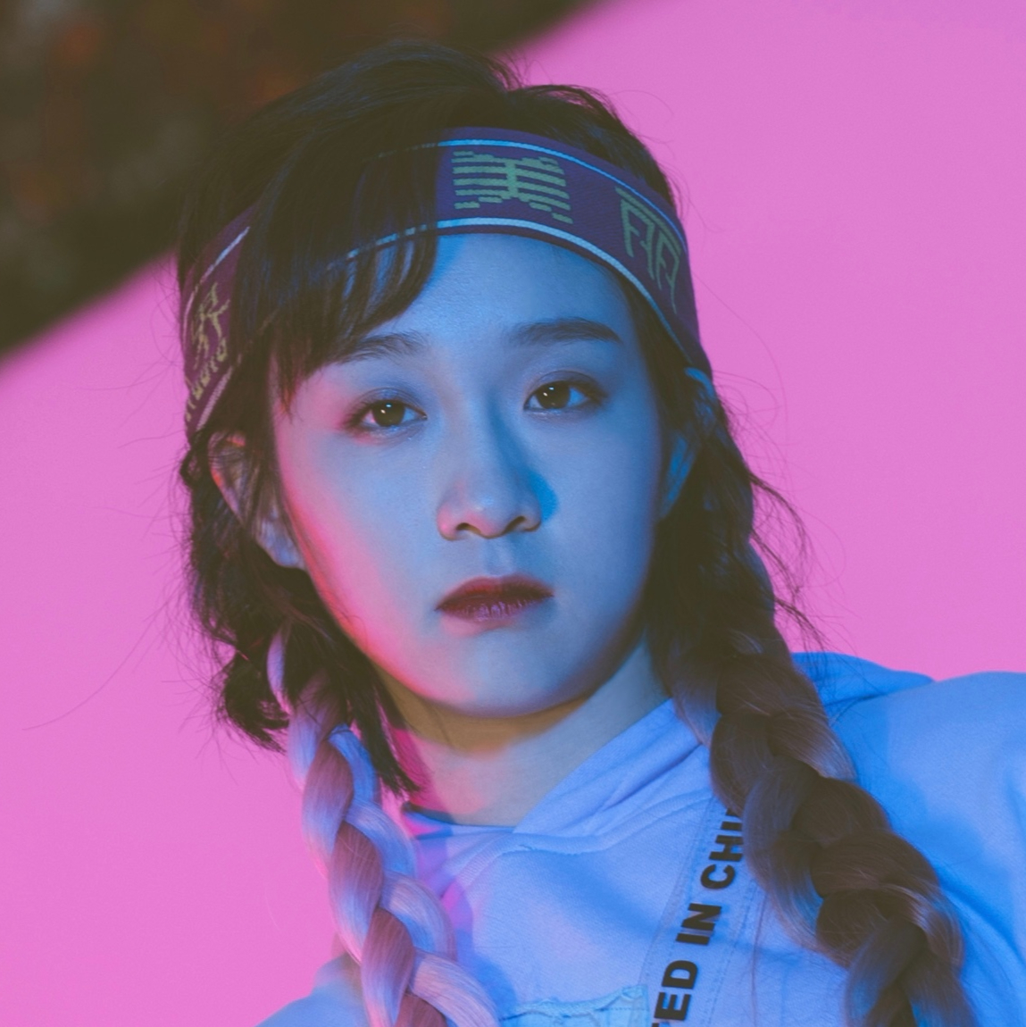 今天扎着两个小辫子的豆子真可爱,大家把豆子夸的都不好意思啦