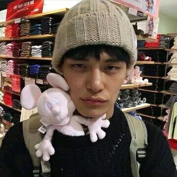 150斤的郭子想坐在达令的腿