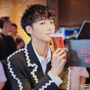 伍嘉成discoparty全国巡演#上海场·原创《你怎么那么黑》