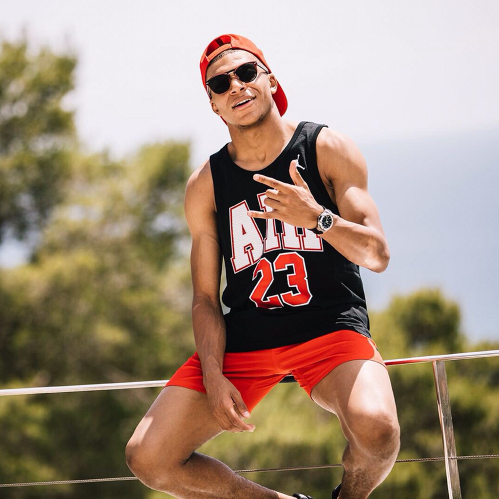 五星点评:如果c罗的动作够得上红牌,足球不要踢了