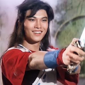 绿袍余英男盯妻狂魔英男在哪袍子的目光就在哪