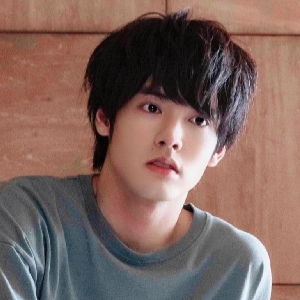 门槛七千男艺人爆发2021年日本首月写真销量排行榜内附赤楚卫二