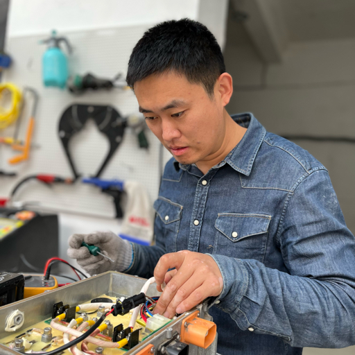 邓锤锤新能源汽车维修