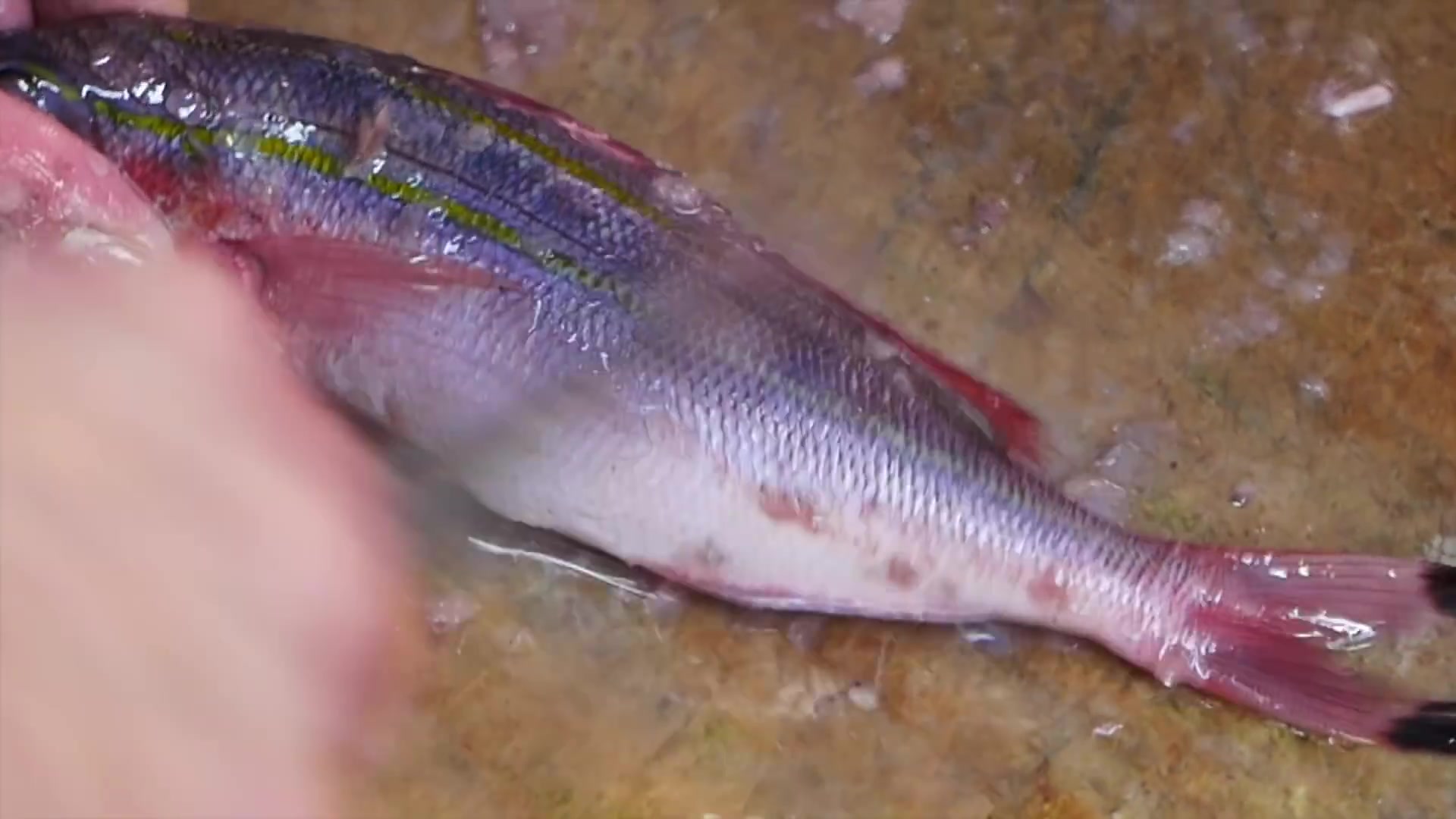 金黄酥脆的油炸香蕉鱼 日本街头美食