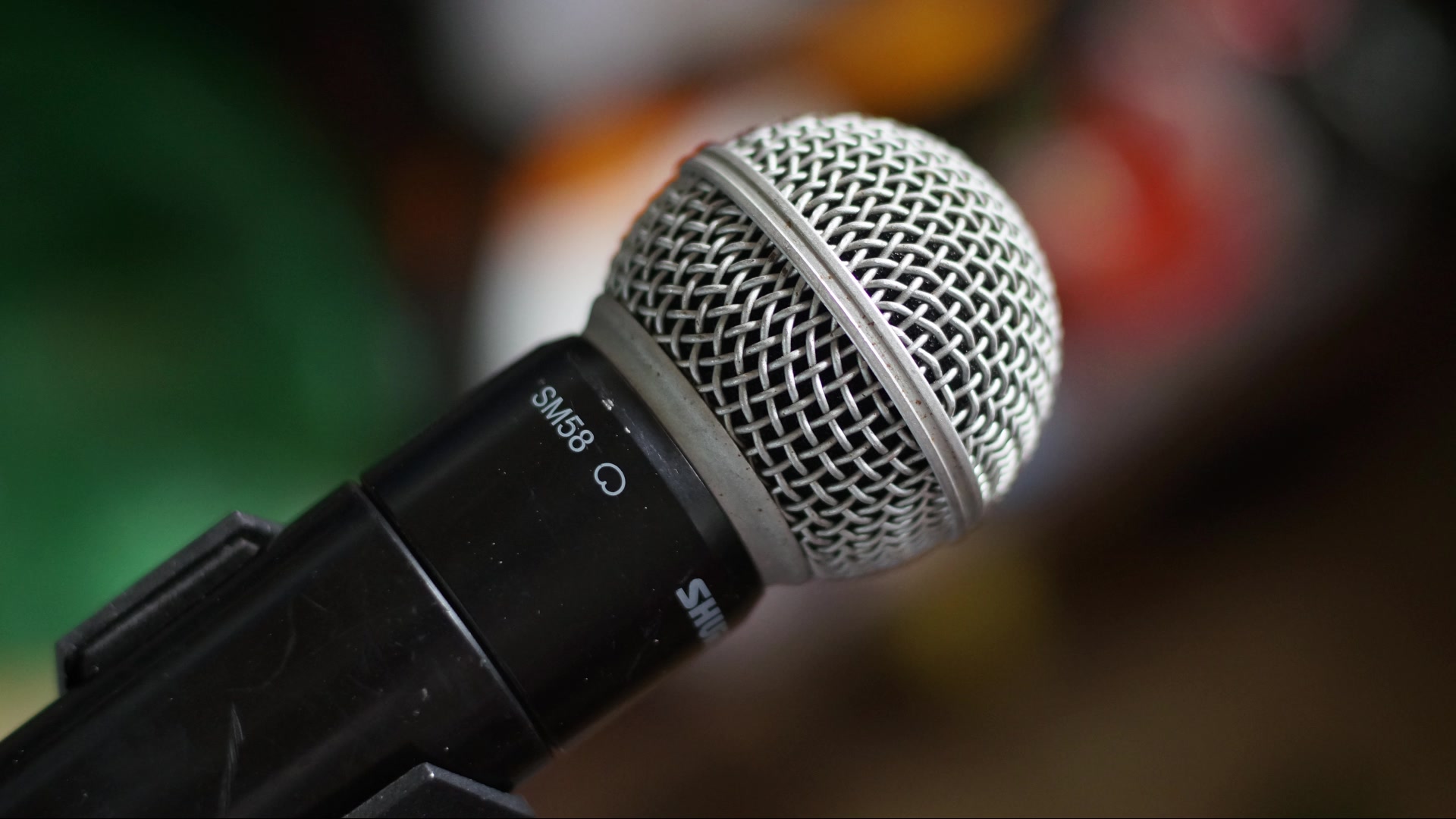 三种版本的舒尔sm58舒尔pg58beta58l无线话筒头的音质测试